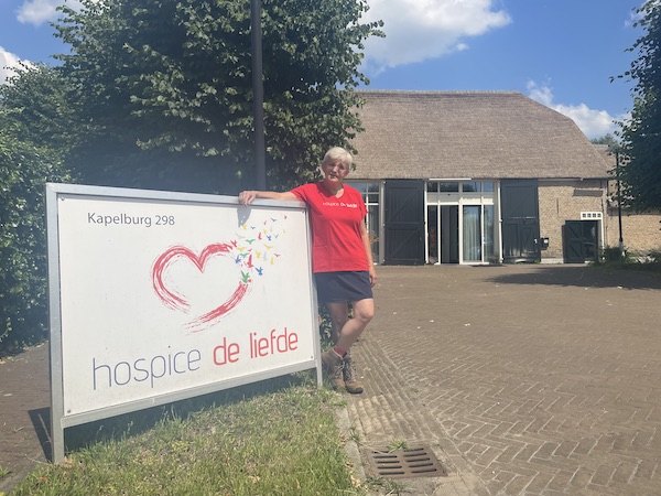 Marjan loopt de Vierdaagse Sponsorloop voor Hospice de Liefde